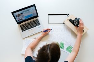 Learn Graphic Designing Skills (And Find Remote Jobs in Pakistan)